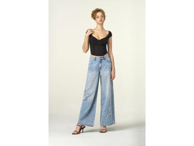 casual loose-fit denim jeans